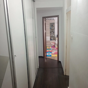 Vand apartament 2 camere - imagine 9