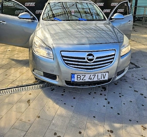 vînd Opel isignia 2.0 an 2010 163cp mici defecte pret negociabil fac si schimb 