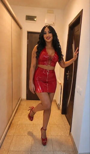 bună ziua sunt o femeie transexuală real 100%