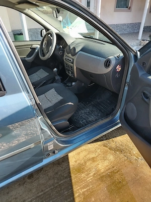Vând Dacia Logan 
