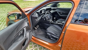 Vand Peugeot 2008 din anul 2021 echipare GT unic proprietar - imagine 6
