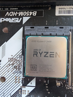 Kit Placa de baza ASRock B450M-HDV + Procesor Ryzen 5 2600