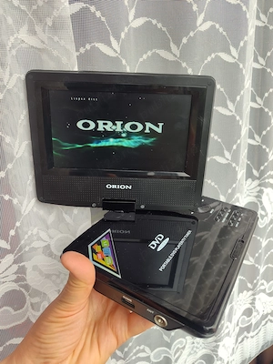 DVD + DIVX player portabil