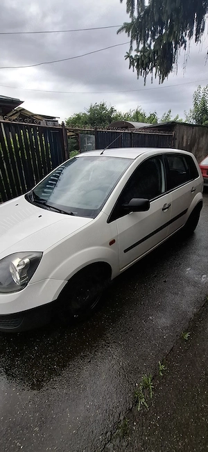 Vând Ford Fiesta 1.4 diesel an 2006 - imagine 2