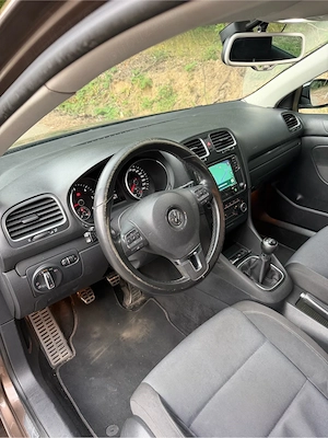 Volkswagen Golf 6 Variant   1.6 TDI 105 CP - imagine 9