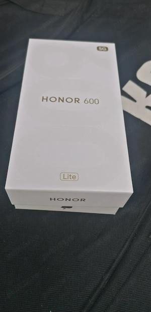 Ocazie două telefoane noi sigilate iPhone 17 Black 256Gb și Honor 600 lite Black 256Gb