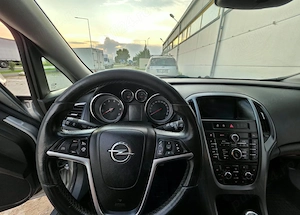 Opel Astra Sports Tourer din 2015 - imagine 6