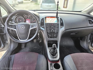 Opel Astra Sports Tourer din 2015 - imagine 8