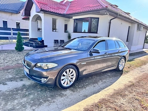 Vând autoturism marca BMW 520 D pret 8500 € uşor negociabil.