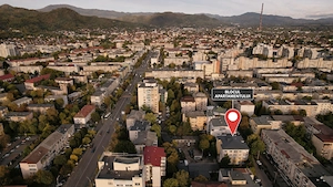# Vând apartament cu 3 camere, garaj propriu și renovare completă | 78 mp | Ultracentral | - imagine 2