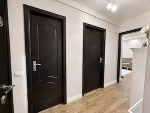# Vând apartament cu 3 camere, garaj propriu și renovare completă | 78 mp | Ultracentral | - imagine 3