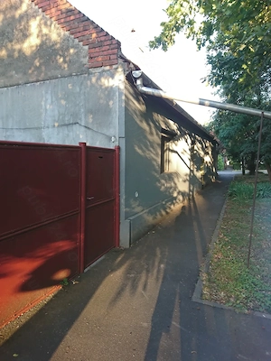 Ofer spre vanzare casa cu teren generos 