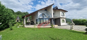 Pensiune  în Călimănești + 2 A-Frame - Teren 5.574 mp - Bonus Mercedes 350d