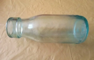 373. Sticlă mică de lactate, românească, din anii 70