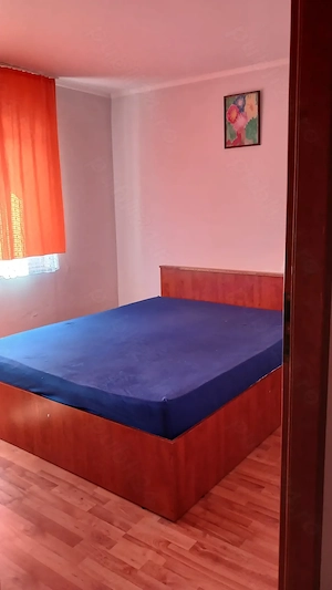 Pe Bd. Decebal, zona Semiluna, aparatament cu 2 camere, mobilat,utilat, de inchiriet. - imagine 8