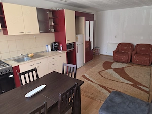 Închiriez apartament 
