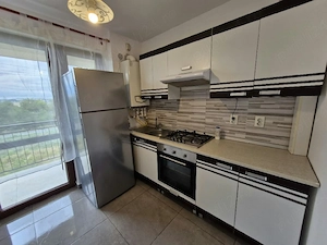 închiriez apartament cu 3 camere decomandat