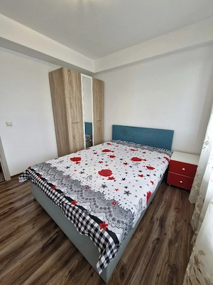 închiriez apartament cu 3 camere decomandat - imagine 4