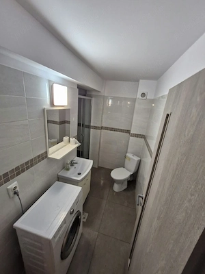 închiriez apartament cu 3 camere decomandat - imagine 2