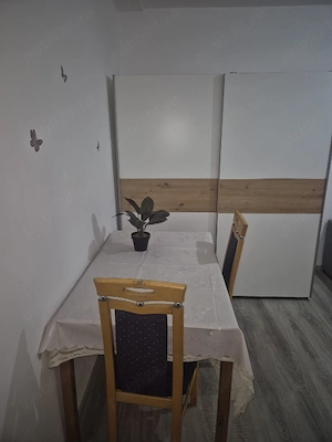 închiriez garsoniera 