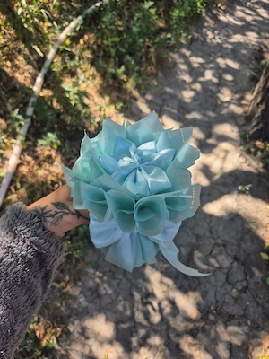 buchet flori din satin