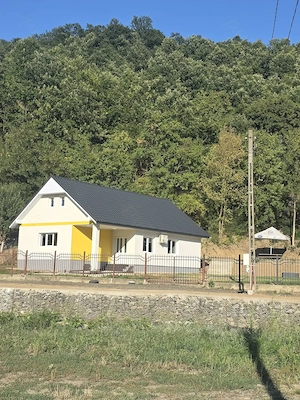 Casa de vânzare in Leșnic 