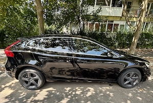 Volvo V40 D2 R Design - imagine 3