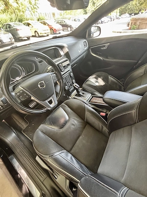 Volvo V40 D2 R Design - imagine 9