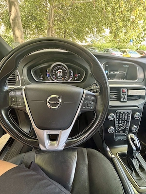 Volvo V40 D2 R Design - imagine 8