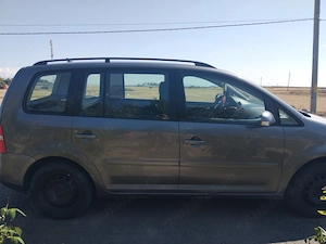 Volkswagen Touran 2.0  - imagine 5