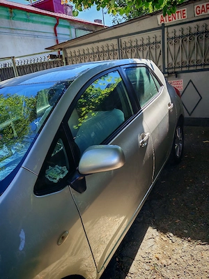 Vand Toyota Auris 1,6 benzină   argintiu - imagine 8