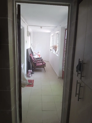 vand casa caramida,suprafata utila70mp,teren 1100mp,an1980,3camere, alimentare apa fosa septica  - imagine 4
