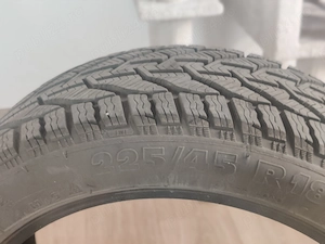 Vînd anvelope iarna 225/45/18