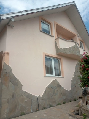 Vand casa in centrul comunei Răucești  - imagine 2