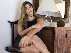 blonda fac deplasări 
