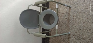 Scaun pt.persoane cu dizabilități si wc portabil