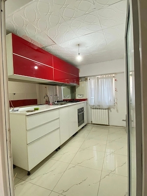 Vând apartament cu 3 camere în Năvodari