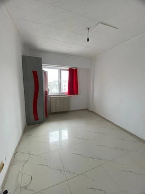 Vând apartament cu 3 camere în Năvodari - imagine 5