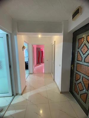 Vând apartament cu 3 camere în Năvodari - imagine 9