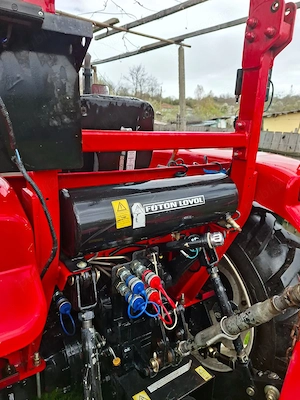 Vand tractor Lovol M404 cu doar 240 ore functionare - imagine 2