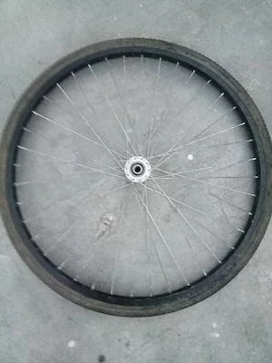 vând roată de bicicleta de 26 pe rulmenți 