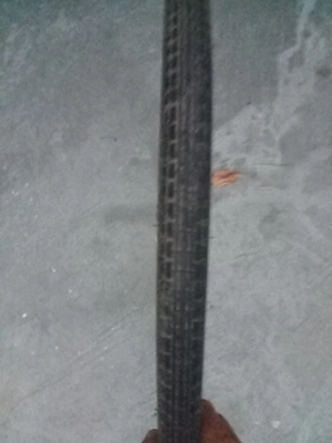 vând roata de bicicleta este 26