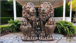 Statuetă leu mare cu blazon, arămiu patinat, model S1.