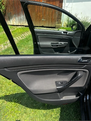 Volkswagen Golf V 1.6 FSI   2.400   preț negociabil - imagine 7