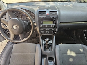 Volkswagen Golf V 1.6 FSI   2.400   preț negociabil - imagine 4