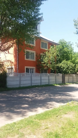 Casa cu trei apartamente de vinzare zona Zavoaie Bistrita sud  - imagine 2