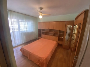 Închiriez ap cu 2 camere 