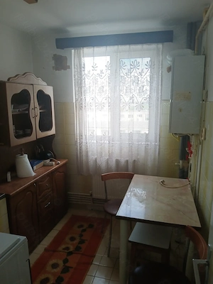 Apartament 3 camere,decomandat,centrala,vis a vis CET 2 balcoane,86500,negociabil - imagine 2