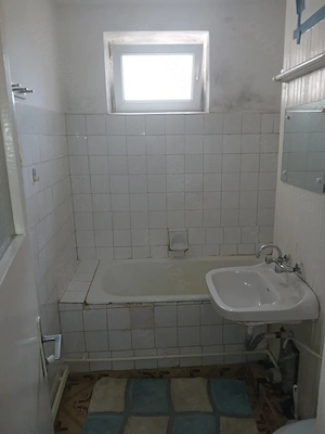 Apartament 3 camere,decomandat,centrala,vis a vis CET 2 balcoane,86500,negociabil - imagine 4
