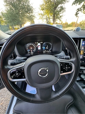 Volvo xc60 T8 hybrid  - imagine 7